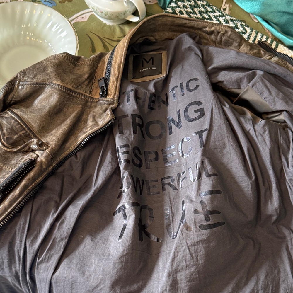 en's Brown Leather Bomber Jacket